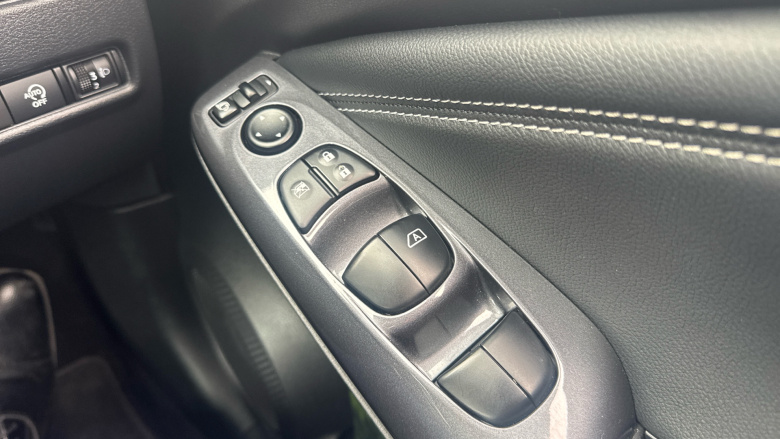 Nissan Juke 1.0 DiG-T 114 N-Connecta 5dr DCT Petrol Hatchback